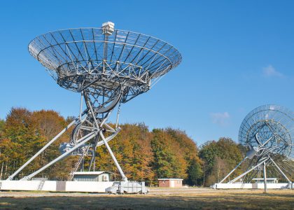 A photo of two big radio antennas.