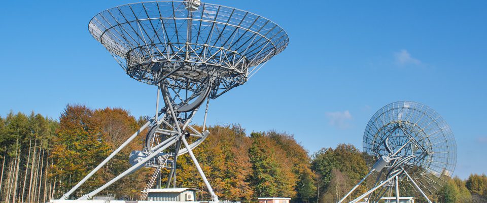 A photo of two big radio antennas.